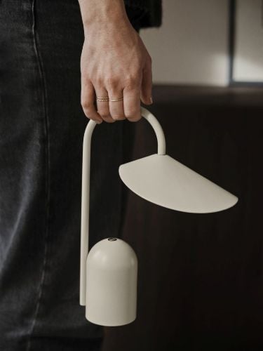 Tragbare Lampe Arum von Ferm Living, H: 30 cm, Kaschmir