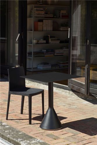 HAY Palissade Cone Tisch 65 x 65 cm H: 74 cm – Anthrazit