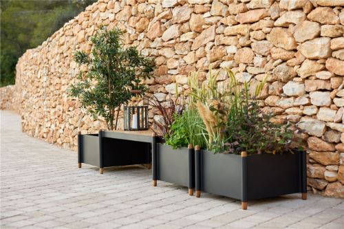 Cane-line Outdoor Sticks Bench inkl. 2 Pflanzgefäße B: 215 cm – Teak/Lavagrau VORBESTELLUNG: Ende März 2024