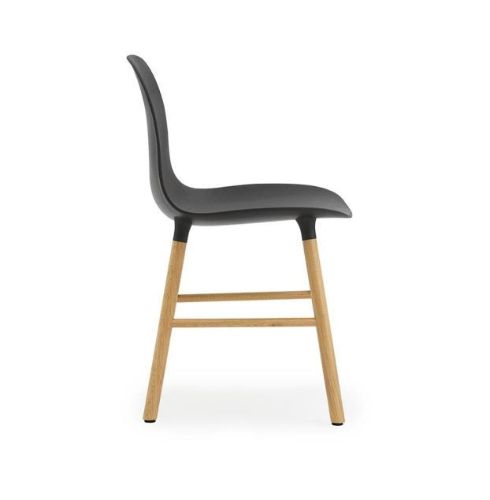 Normann Copenhagen Form Stuhl SH: 44 cm – Schwarz/Eiche