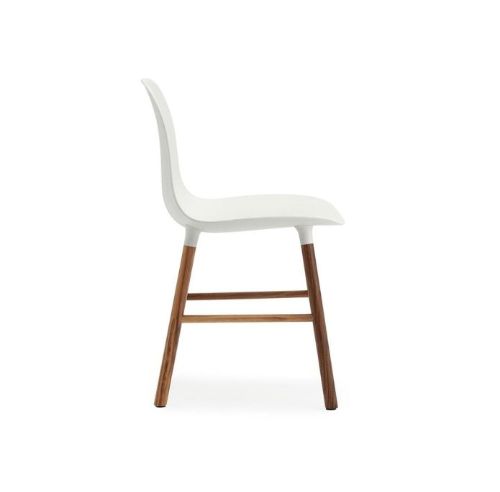 Normann Copenhagen Form Stuhl SH: 44 cm – Weiß/Walnuss