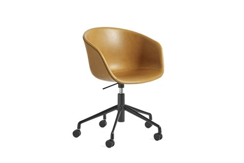 HAY AAC53 Fuldpolstret kontorstol m/hjul - Cognac Sense Læder/Sort Aluminium