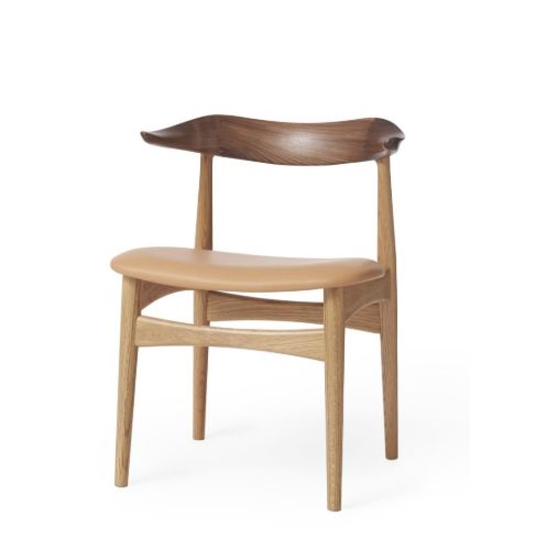Warmer nordischer Esszimmerstuhl aus Kuhhorn, SH: 46 cm – Walnuss/Eiche/Natur