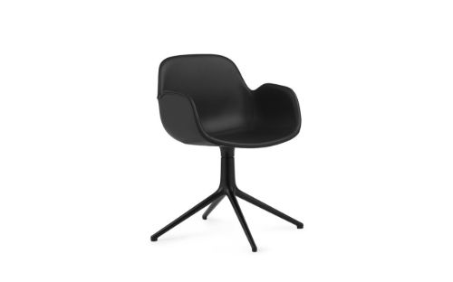 Normann Copenhagen Form Drehstuhl mit Armlehnen SH: 44 cm – Schwarzes Leder/Schwarzes Aluminium