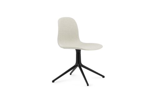 Normann Copenhagen Form Drehstuhl SH: 44 cm – Upminster Sand/Schwarzes Aluminium