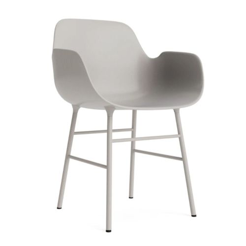 Normann Copenhagen Form Esszimmerstuhl m. Armlehnen - Pulverbeschichteter Stahl/Warm Grey