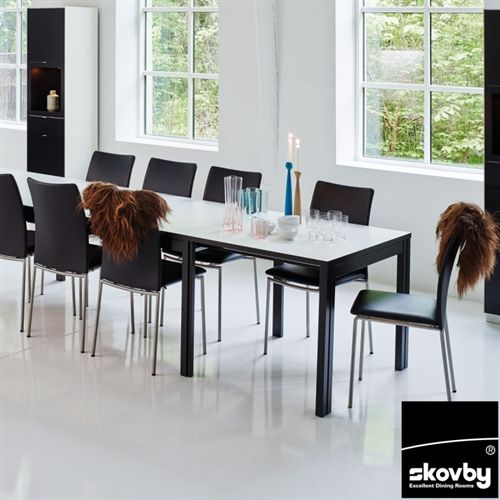 Skovby SM24 Esstisch inkl. 3 Zusatzbretter 100 x 200 cm – Weißes Laminat / Schwarze Eiche