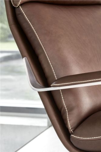 BERG Furniture Nasa High Open Arm Sessel mit verstellbarem Nackenkissen SH: 46 cm - Matt Aluminium/Rustical Choco Leder